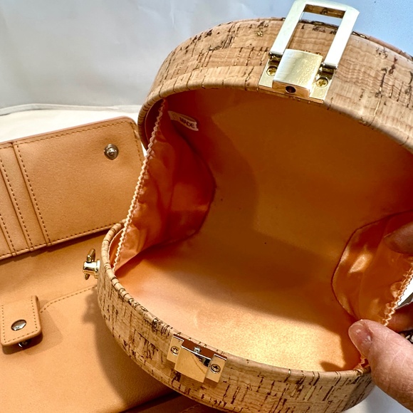Crossbody Cork Purse and Wallet - Picture 4 of 5